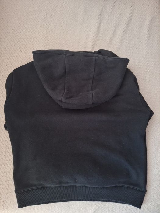 Czarna bluza z kapturem
