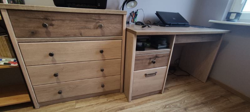 Sprzedam komplet mebli do pokoju młodzieżowego