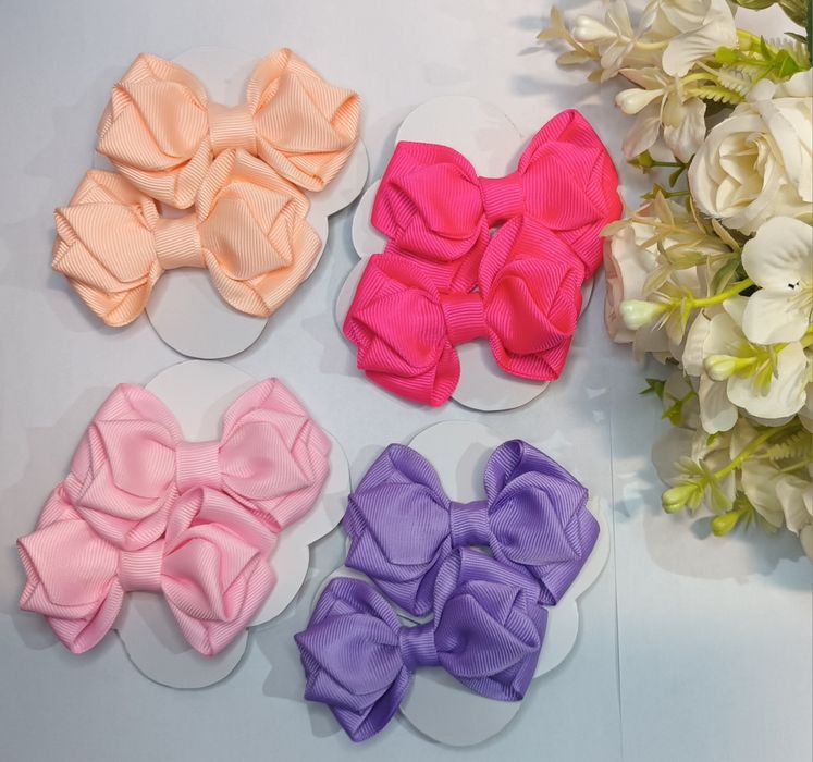 Kit Com 8 laços infantis,  com 4 cores.