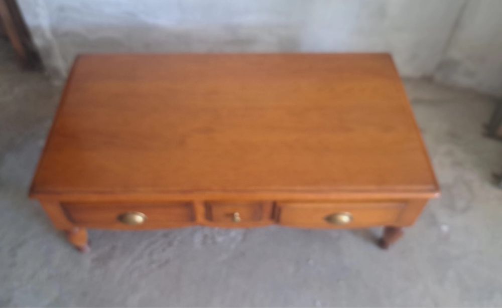 Mesa de centro ou de apoio a televisao