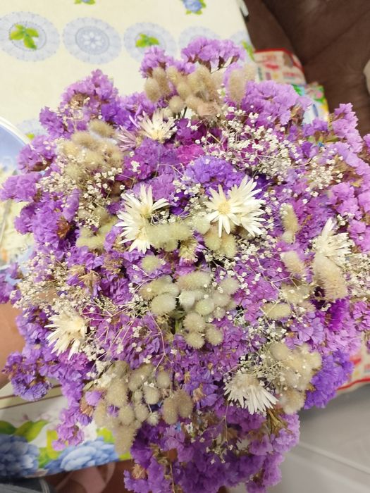 Букет квітів з кермеку