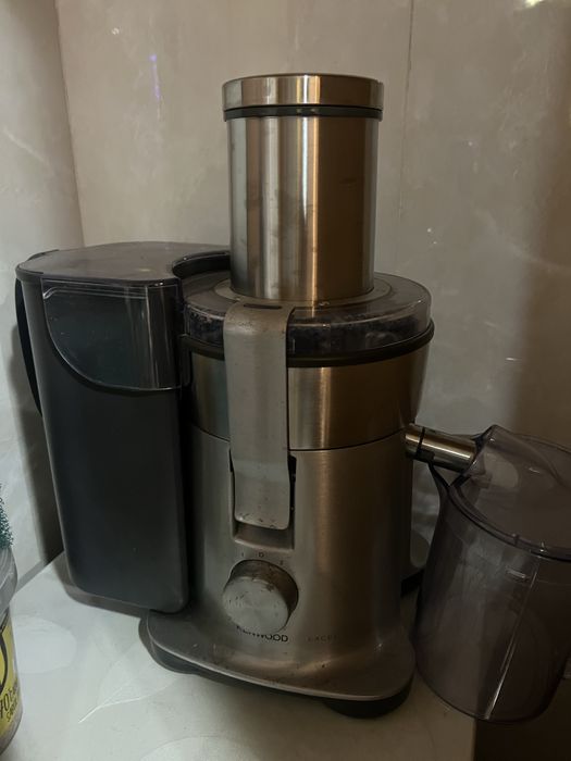 Centrifugadora/trituradora/Máq. Sumos kenwood excel