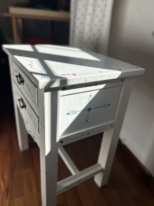 Comoda + mesa de cabeceira