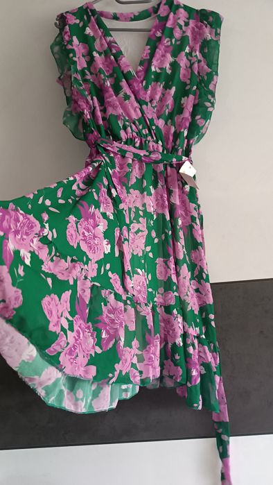 Zwiewna nowa sukienka w kwiaty S