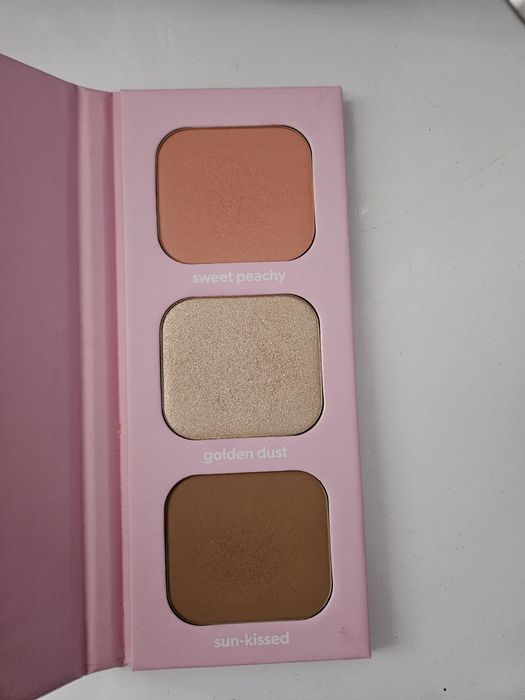 Face Boom x Kinga Sawczuk/paleta do konturowania twarzy i oczu