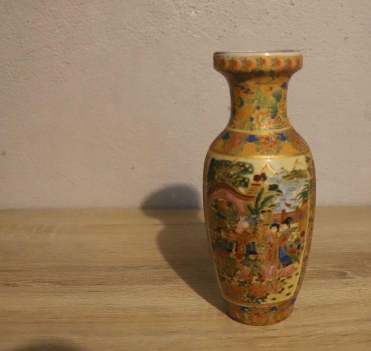 vaso de porcelana com desenho