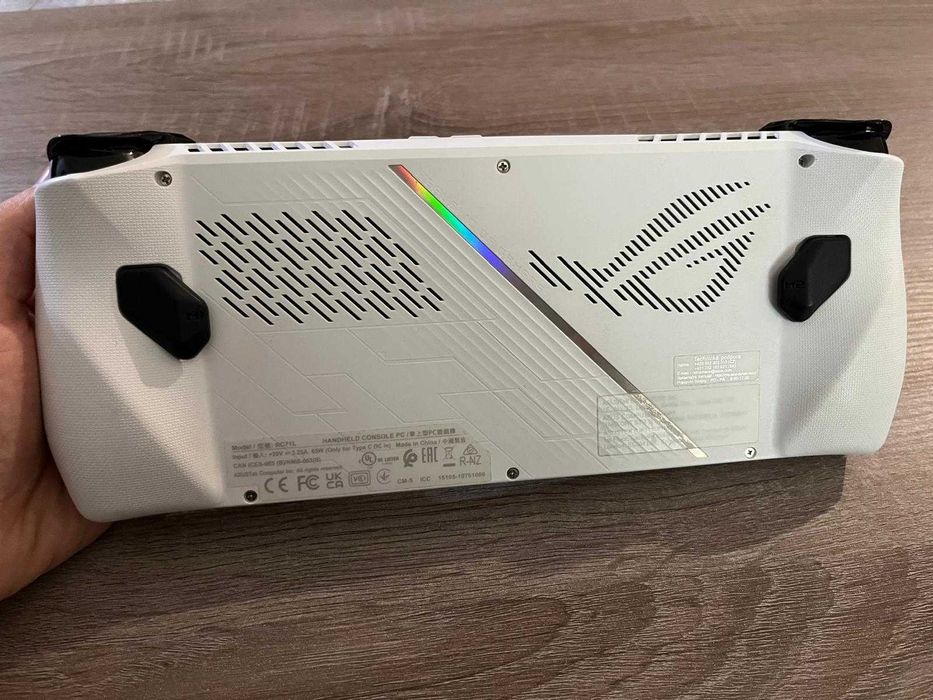 Asus Rog Ally Z1 XExteme + Bolsa Asus Rog Ally original + Dock