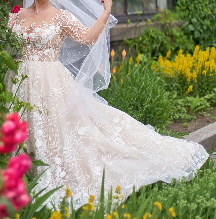 Продам весільну сукню з салону М - L-XL