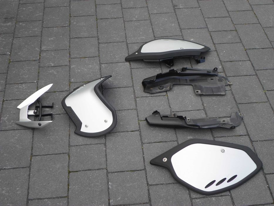 Osłony MT09 Akcesoryjne Owiewki Nakladki mt-09 Szyba 2014r Wysylka