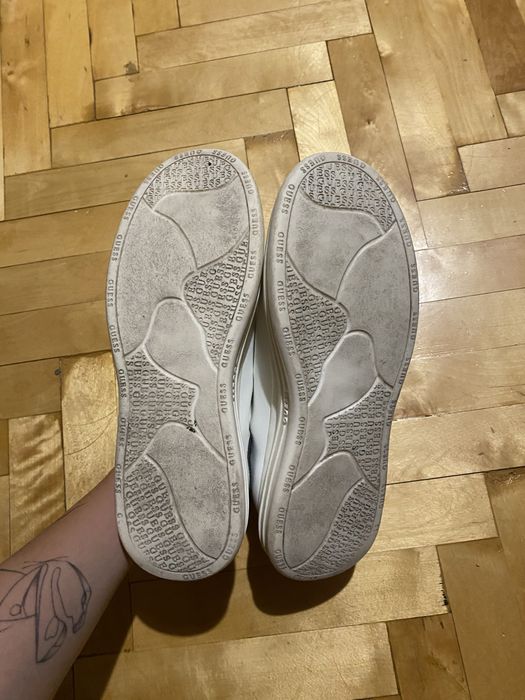 Жіночі кросівки Guess Vibo (модель FL7RNOFAL12)