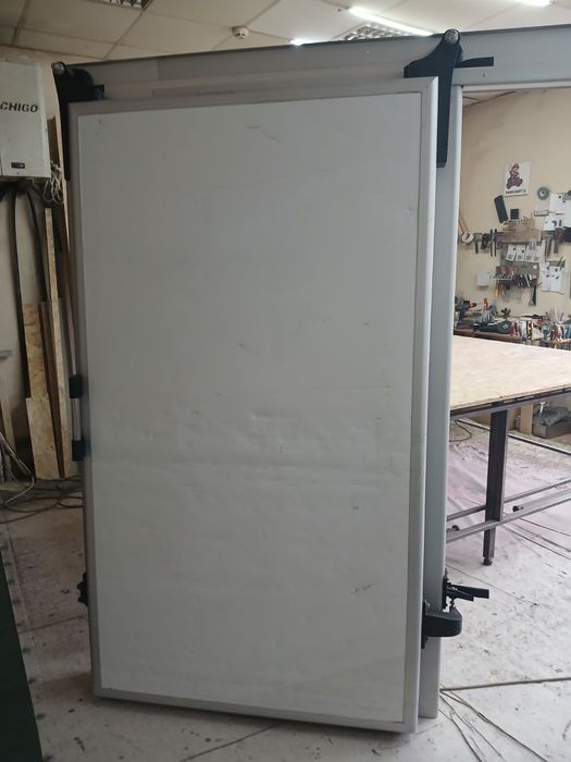 Вживані двері в холодильну камеру