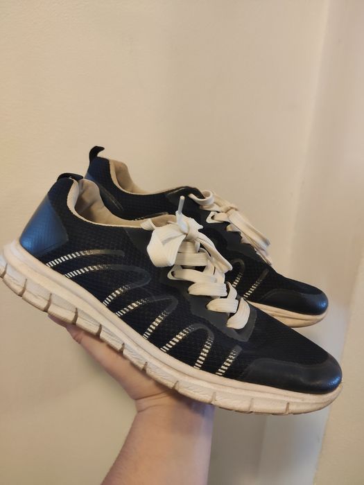 Buty sportowe w dobrym stanie unisex 39 - 40  rozmiar