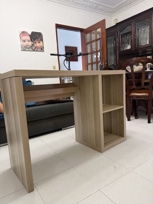 Mesa de apoio/ secretária