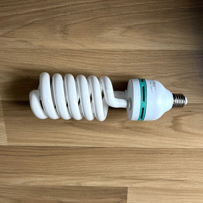 Lampa fotograficzna studyjna Softbox 40x40 cm z żarówką