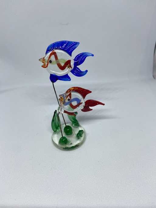 Peixes em vidro decorativo