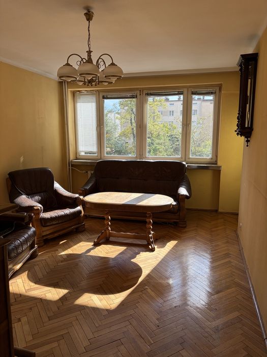 Mieszkanie na sprzedaż 3 pokoje, 1 piętro z balkonem w centrum