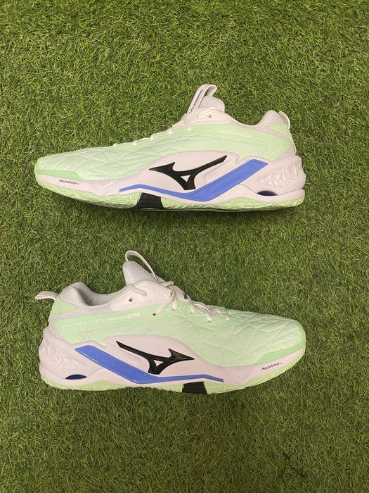 Волейбольні кросівки mizuno