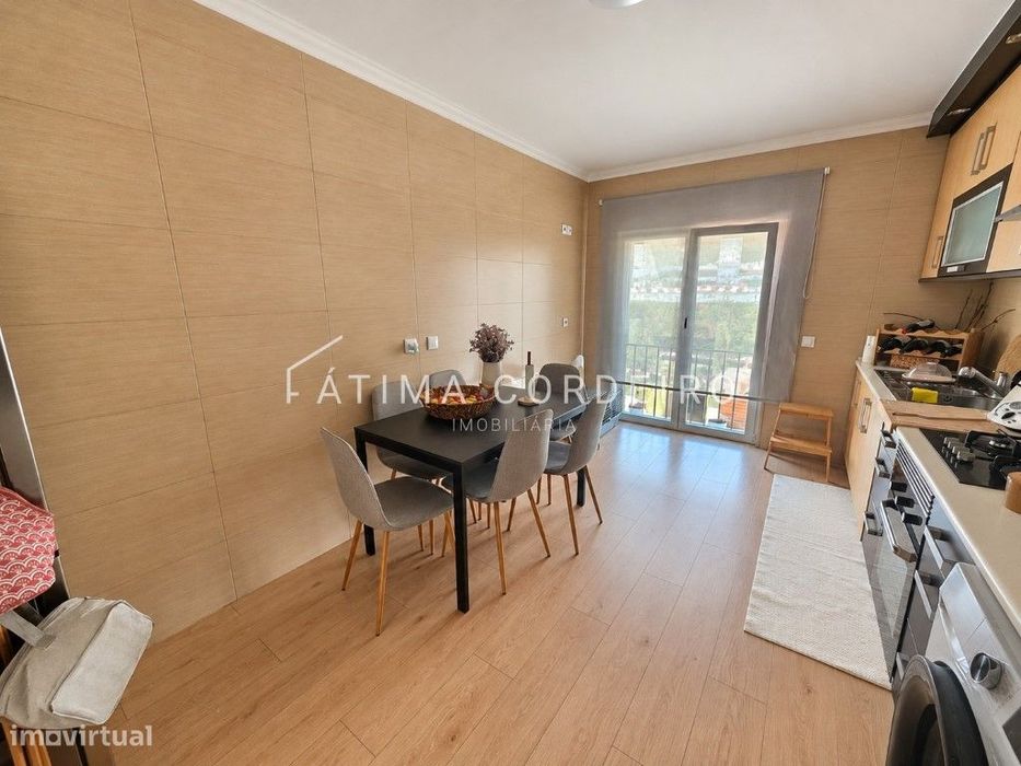 Excelente Apartamento T2 remodelado com parqueamento em ótima local...