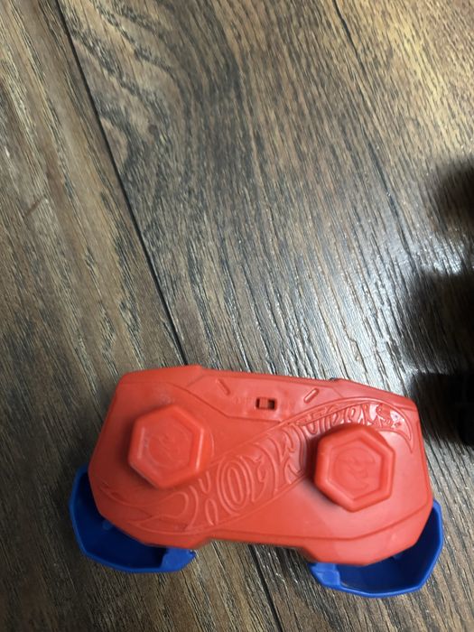 Autko monster track  firmy hotwheels na sterowanie