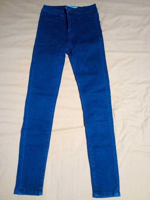 JEGGINGS - Calça de ganga tamanho 34, marca Stradivarius como novas.