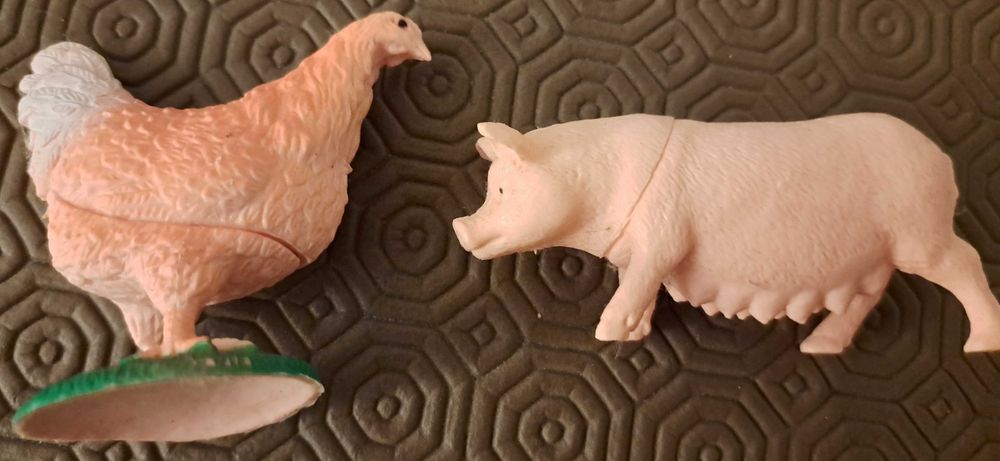 Figurinhas em plástico