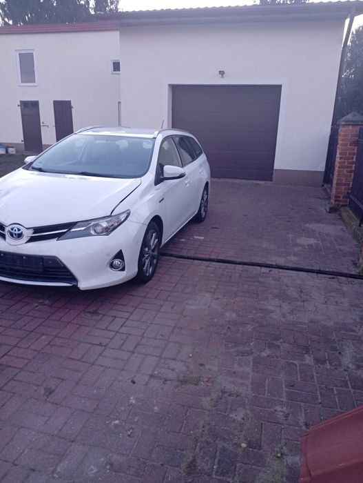 toyota auris 1.8 hybrid