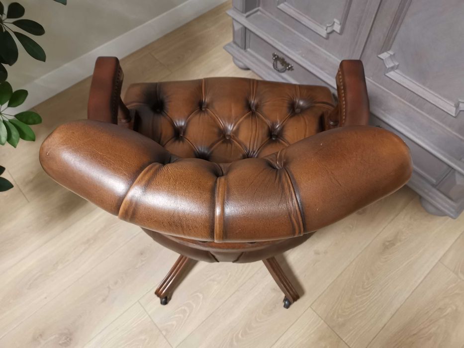 Gabinetowy FOTEL chesterfield kapitański 835/2025