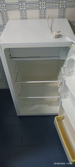 Frigobar Jocel , á trabalhar muito bem.