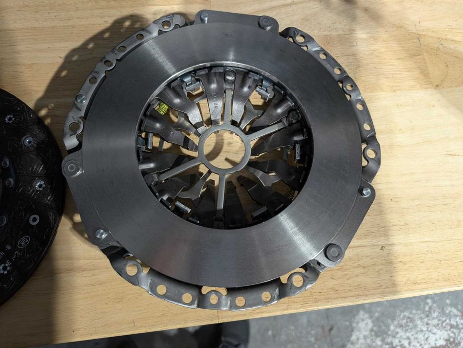 Kit embraiagem completa da Sasch, pouco uso.