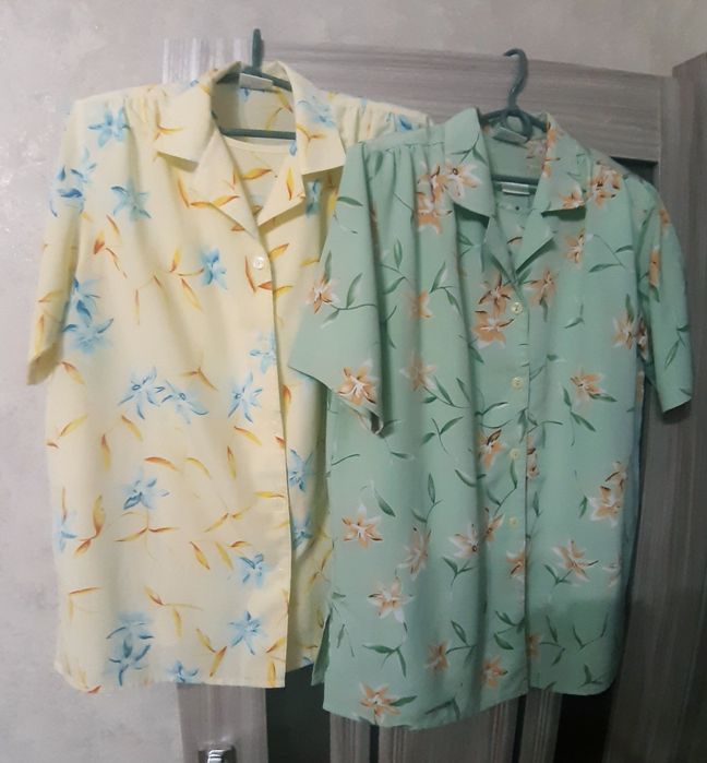 Костюмы женские разные б/у рM,L,XL