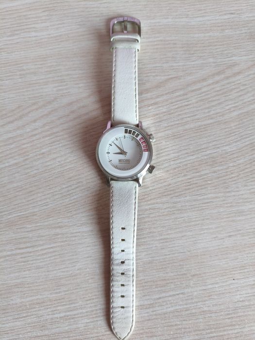 жіночий годинник Moschino