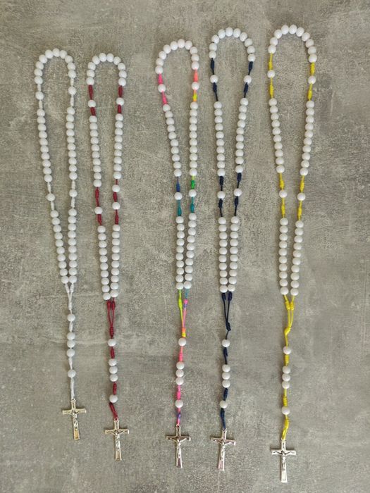 Білі вервиці для першого Урочистого Святого причастя