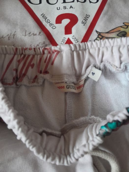 Nowy szary dres dziecięcy GUESS