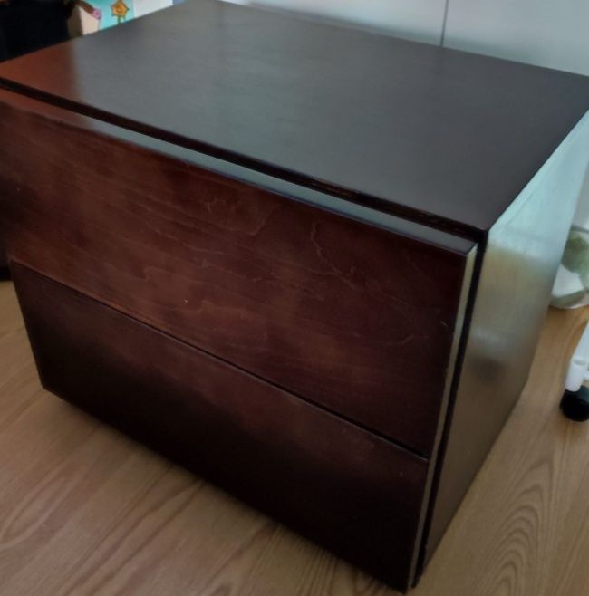 Cama casal + mesa cabeceira