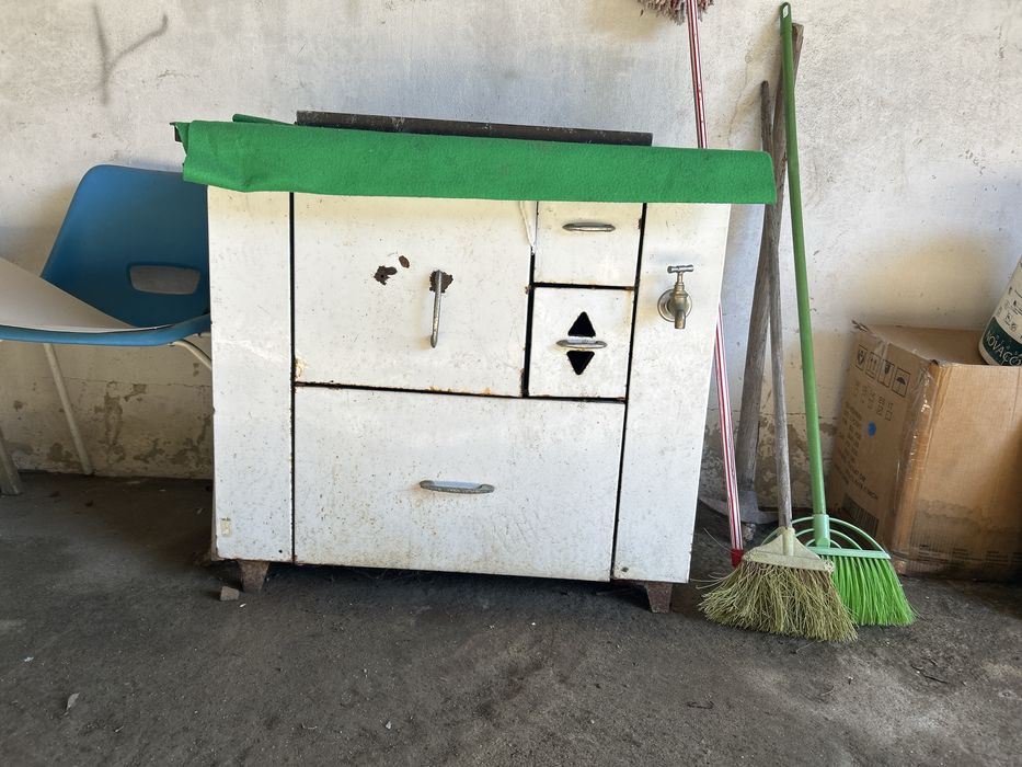 Fogão a Lenha Antigo em Ferro – Vintage / Para Restauro