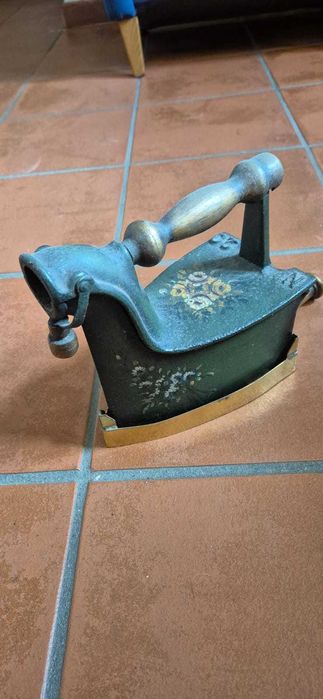 Ferro de Engomar Antigo - Peça de Coleção Vintage