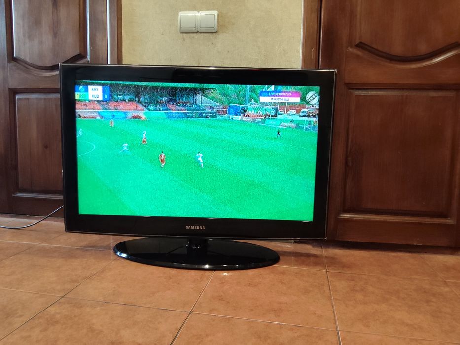 Телевизор LCD Samsung 37'