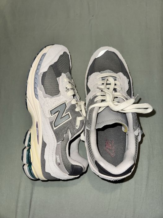 New Balance 2002r