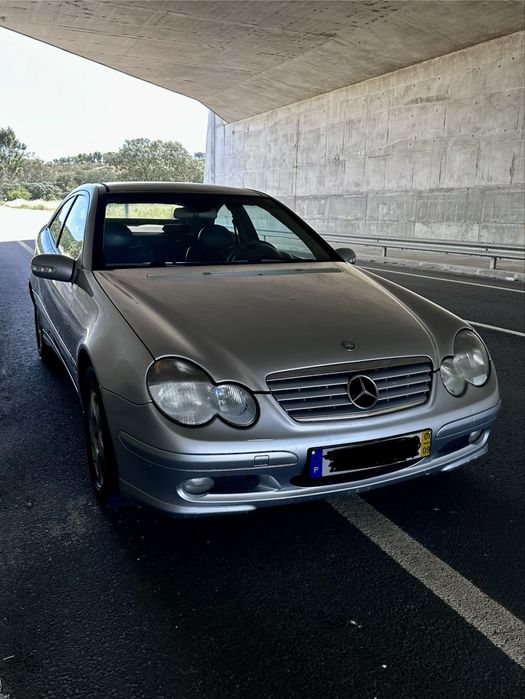 Mercedes Benz C220 CDI Sport Coupe foto 4