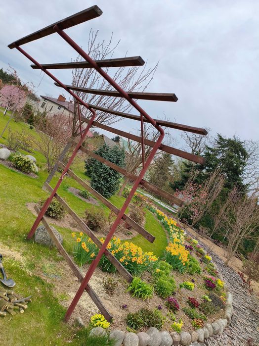 podpora pod winogrono wisterie