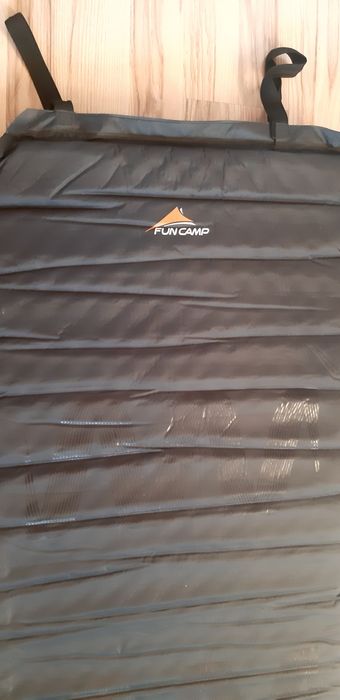 Materac kęmpingowy samopompujncy.