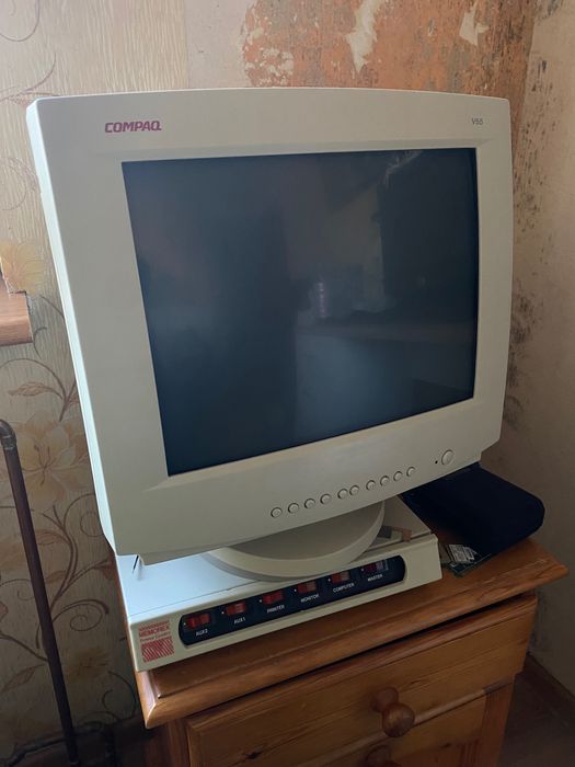 Monitor CRT Compaq V55 1997 Retro 15”
