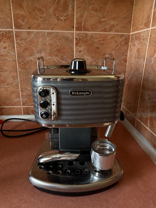 Рожковая кофеварка Delonghi