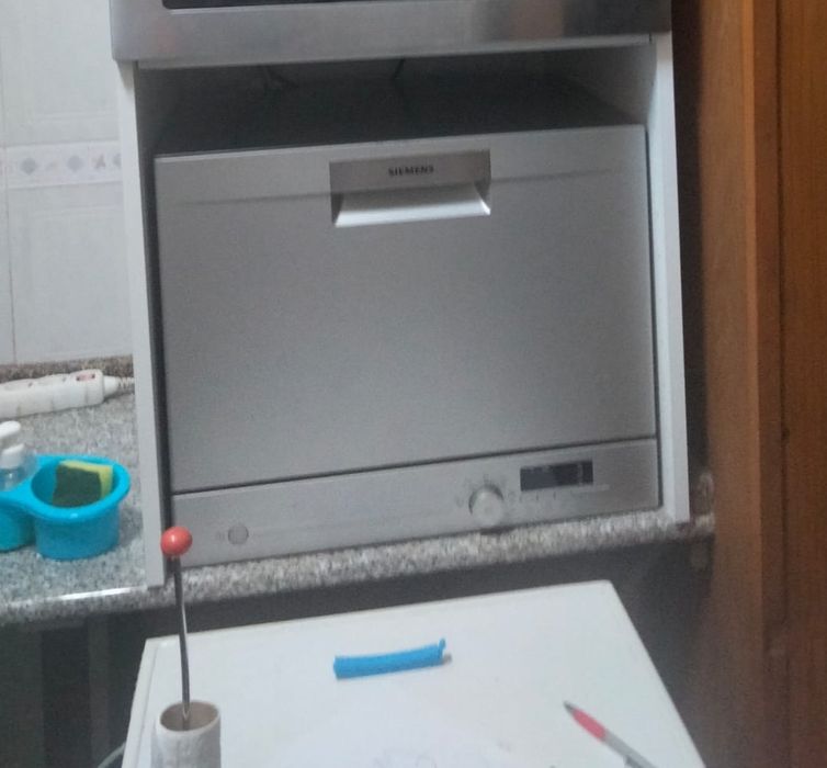 Máquina de lavar loiça compacta