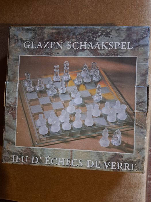 Jogo de xadrez em vidro
