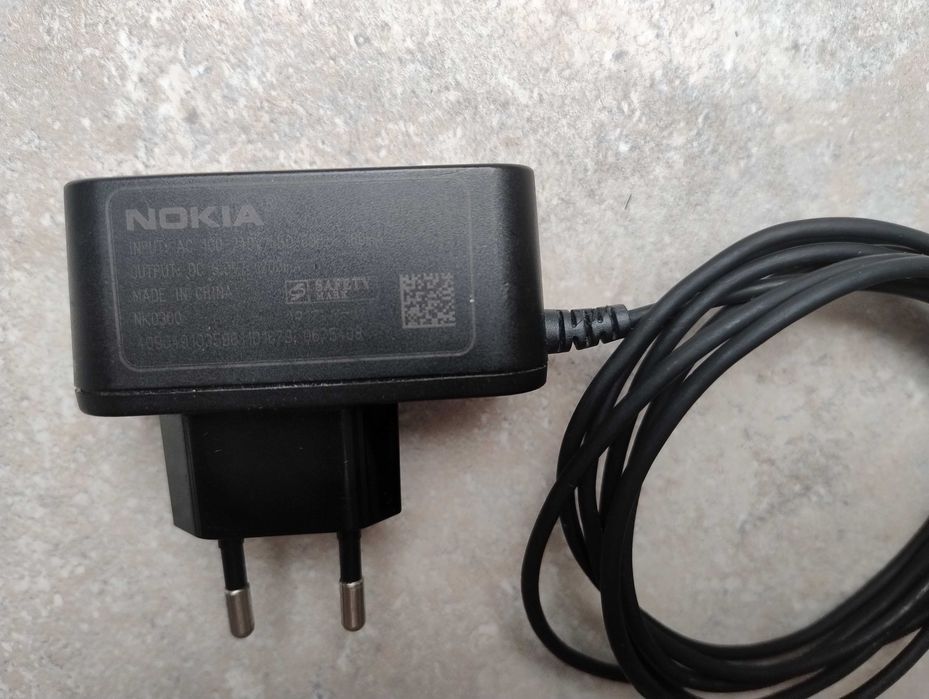 Ładowarka, adapter Nokia z kablem