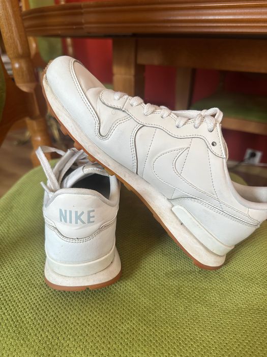 Buty Sneakersy  damskie Nike Intenationalist białe 38,5 skóra