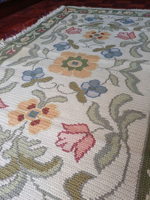 Tapete de Arraiolos (1.55m x 0.90m) Motivos Florais