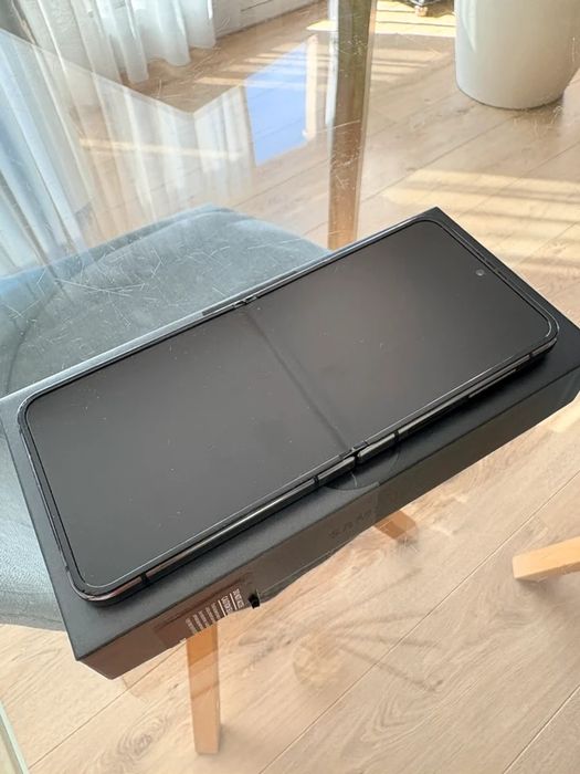 Samsung Galaxy Z Flip 4 - Bom Estado