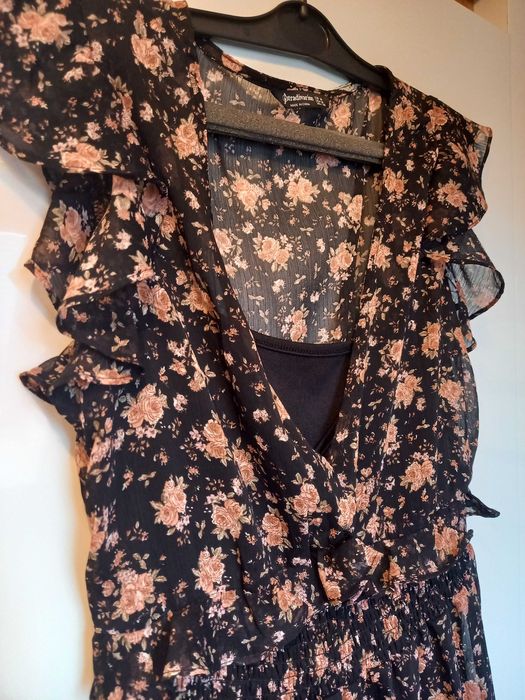 Sukienka mini letnia w kwiaty STRADIVARIUS